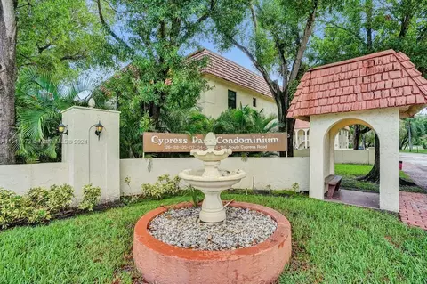 128 S Cypress Rd #811, Pompano Beach, FL 33060
