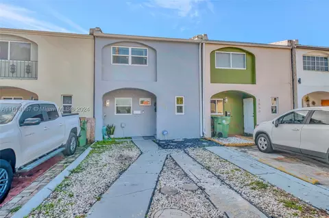 1846 W 72nd St, Hialeah, FL 33014