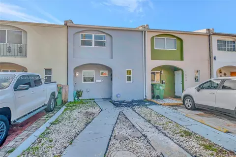 1846 W 72nd St, Hialeah, FL 33014