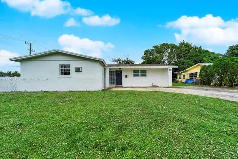 4461 NW 25th St, Lauderhill, FL 33313