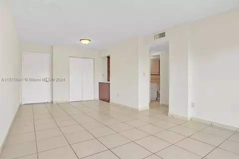 8889 Fontainebleau Blvd #401, Miami, FL 33172