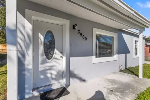 3909 SW 28th St, West Park, FL 33023