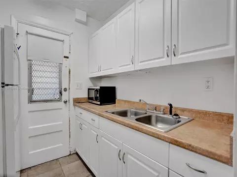 1355 NE 167th St #208, Miami, FL 33162