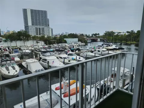 1720 NW North River Dr #308, Miami, FL 33125