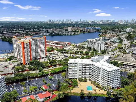 1300 NE Miami Gardens Dr #620E, Miami, FL 33179