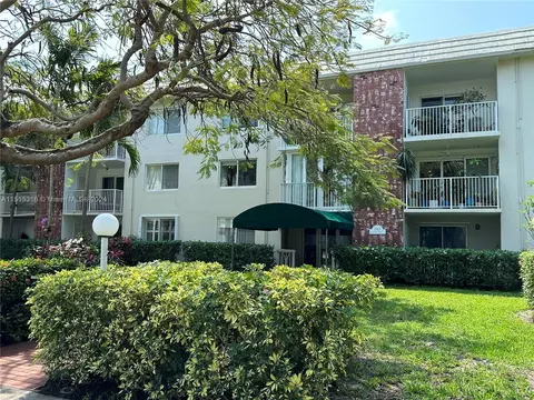 240 Galen Dr #104, Key Biscayne, FL 33149