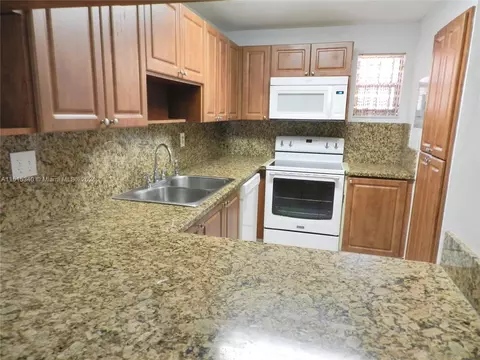 1890 W 56th St #1120, Hialeah, FL 33012