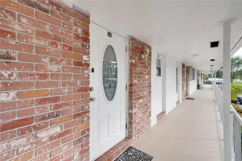 2475 W Golf Blvd #241, Pompano Beach, FL 33064