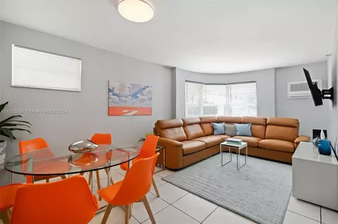 3030 Collins Ave #2H, Miami Beach, FL 33140