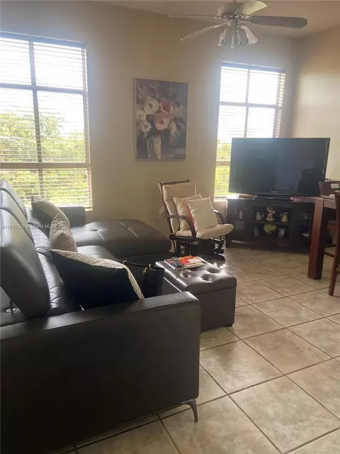 7400 W 20th Ave #319, Hialeah, FL 33016