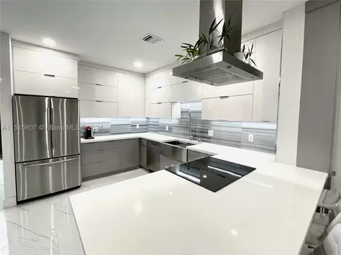 810 SE 14th St, Fort Lauderdale, FL 33316