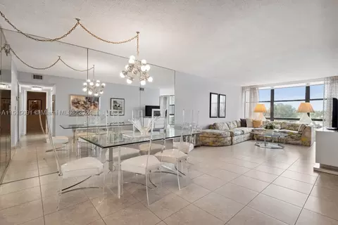 1000 Parkview Dr #423, Hallandale Beach, FL 33009