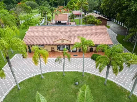 5621 SW Sw 185th Way, Southwest Ranches, FL 33332