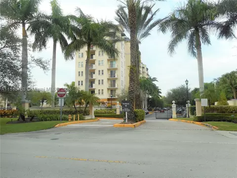 9021 SW 94th St #706, Miami, FL 33176