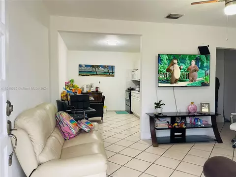 6261 E 3rd Ave, Hialeah, FL 33013 photo 7