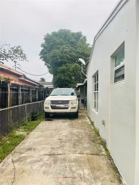 6261 E 3rd Ave, Hialeah, FL 33013 photo 18