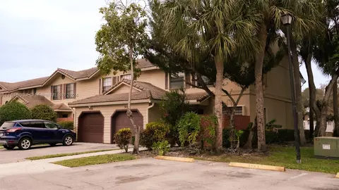 9132 Vineyard Lake Dr #9132, Plantation, FL 33324