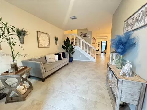 3374 W 104th Ter, Hialeah, FL 33018 photo 11