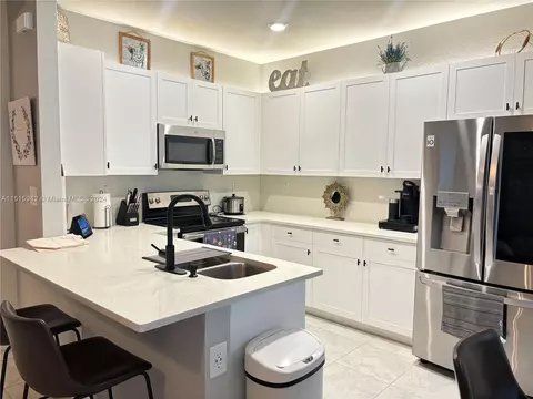 3374 W 104th Ter, Hialeah, FL 33018 photo 5