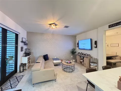 3374 W 104th Ter, Hialeah, FL 33018 photo 13