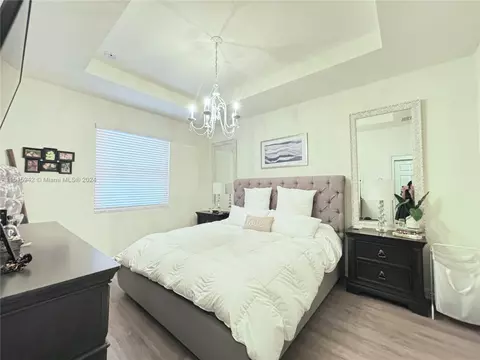 3374 W 104th Ter, Hialeah, FL 33018 photo 15