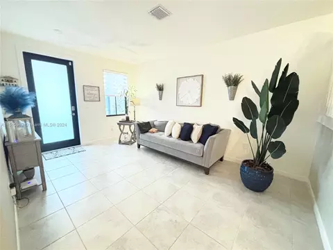 3374 W 104th Ter, Hialeah, FL 33018 photo 10