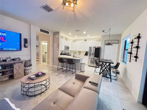 3374 W 104th Ter, Hialeah, FL 33018 photo 6