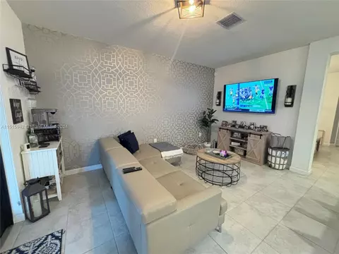 3374 W 104th Ter, Hialeah, FL 33018 photo 9