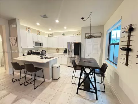 3374 W 104th Ter, Hialeah, FL 33018 photo 4