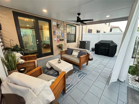 3374 W 104th Ter, Hialeah, FL 33018 photo 27