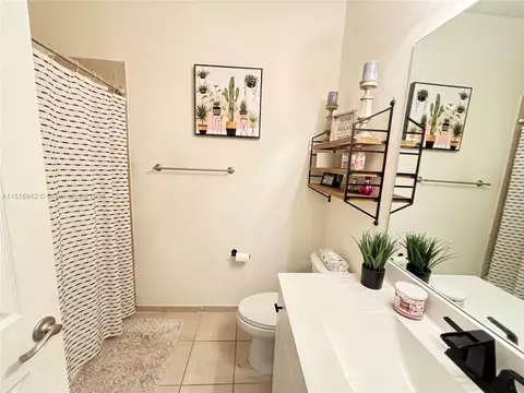 3374 W 104th Ter, Hialeah, FL 33018 photo 20