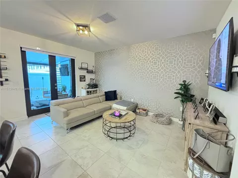 3374 W 104th Ter, Hialeah, FL 33018 photo 7
