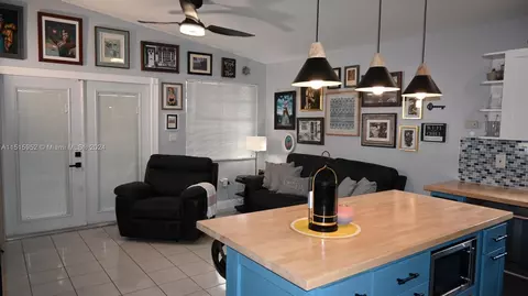 3207 W 70th St, Hialeah, FL 33018 photo 11