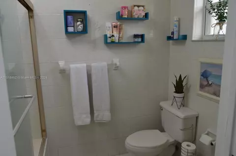 3207 W 70th St, Hialeah, FL 33018 photo 18