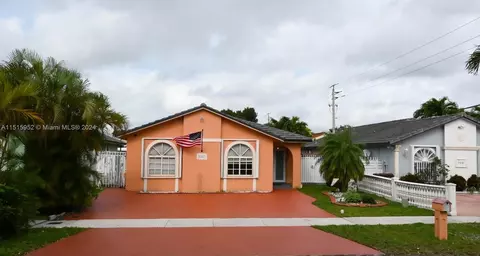3207 W 70th St, Hialeah, FL 33018