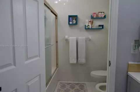 3207 W 70th St, Hialeah, FL 33018 photo 19