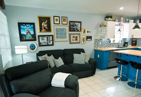3207 W 70th St, Hialeah, FL 33018 photo 9