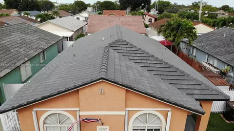 3207 W 70th St, Hialeah, FL 33018 photo 4