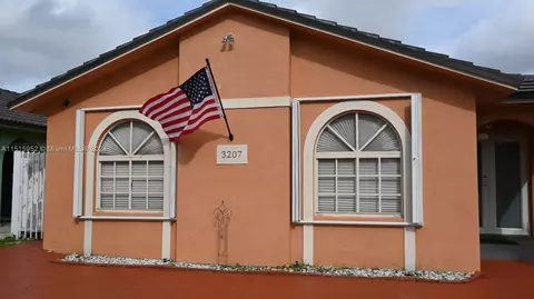 3207 W 70th St, Hialeah, FL 33018 photo 3