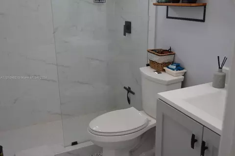 3207 W 70th St, Hialeah, FL 33018 photo 26