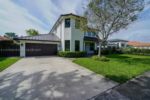 17220 SW 92nd Ct, Palmetto Bay, FL 33157