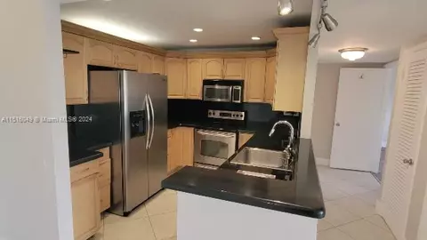 1455 N Treasure Dr #4R, North Bay Village, FL 33141