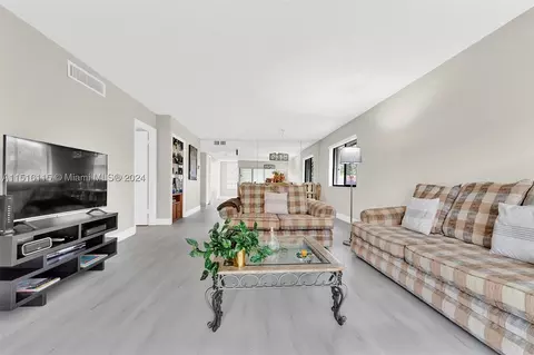 16274 Laurel Dr #201, Weston, FL 33326