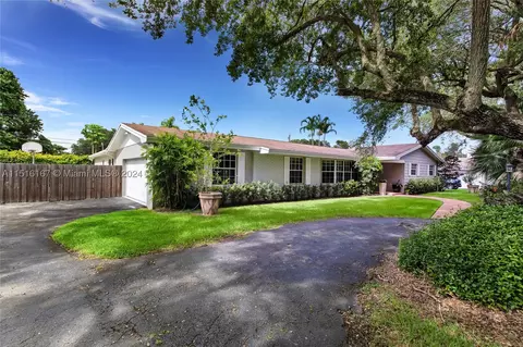 8261 SW 165th Ter, Palmetto Bay, FL 33157