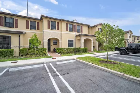 10561 W 32nd Ln #10561, Hialeah, FL 33018