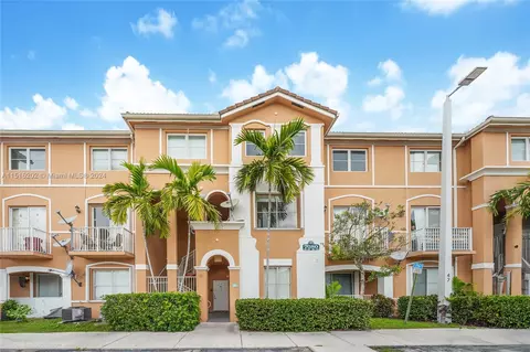 7080 NW 177th St #208-13, Hialeah, FL 33015