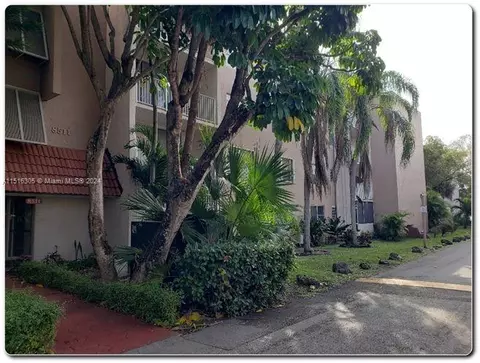 8511 NW 8th St #106, Miami, FL 33126