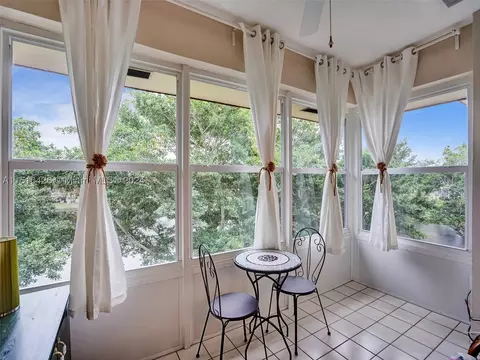 3530 NW 52nd Ave #606, Lauderdale Lakes, FL 33319