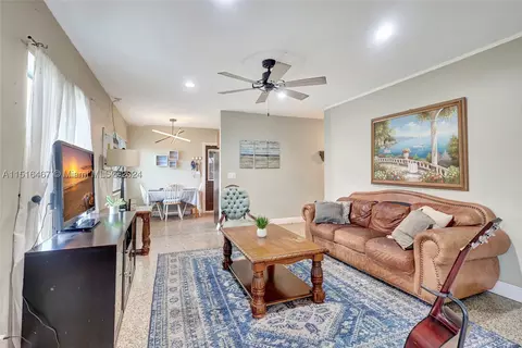 911 Duval St, Lantana, FL 33462