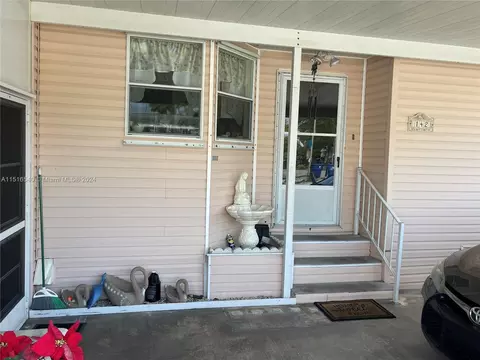19800 SW 180th Ave UNIT 142, Miami, FL 33187